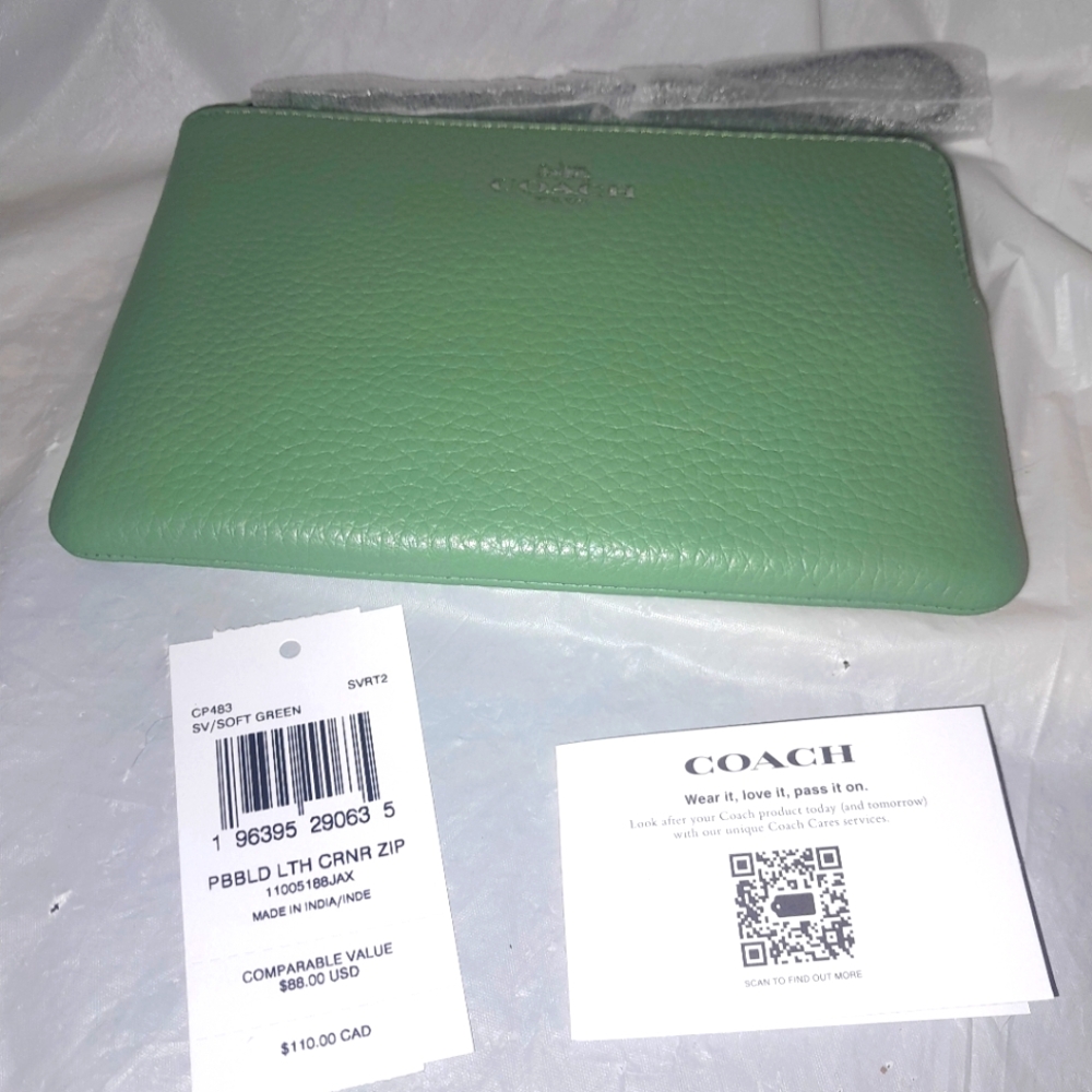 New Coach Wristlet Pebble Leather In Soft Green NWT